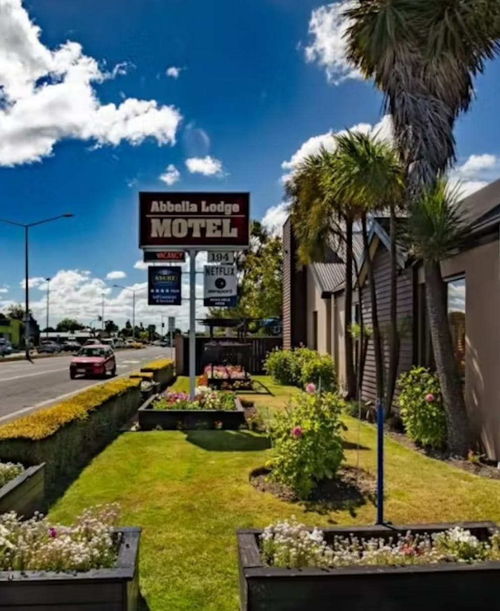 Abbella Motor Lodge Cropped