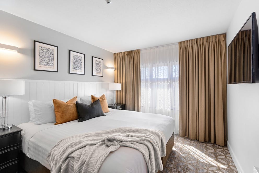 Scenic Hotel Cotswold Executive One Bedroom Suite King Bed 2000x1335